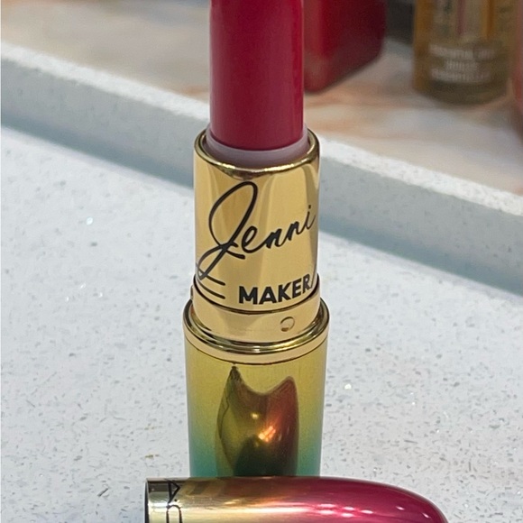 MAC ~ ‘@BENNYDRAMA7’ ~ Amplified Creme Lipstick ~ Full Size  ~ LE ~ FS ~ BNIB - Picture 2 of 16